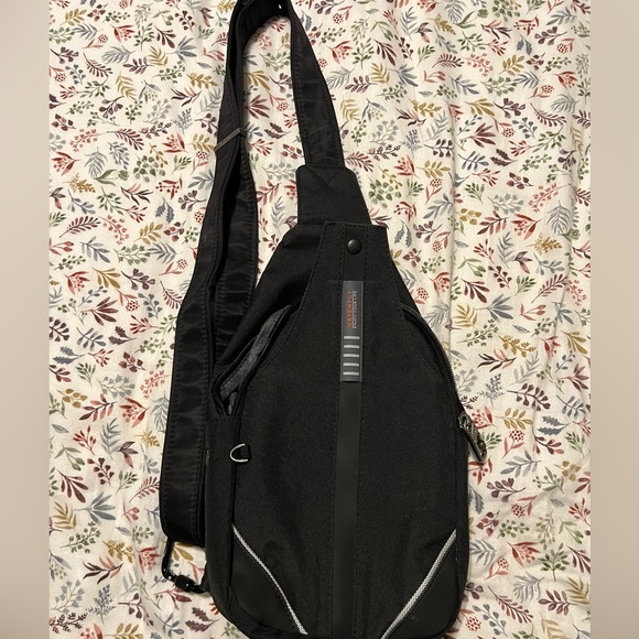 Waterfly Handbags - Elegant Black Crossbody Bag
